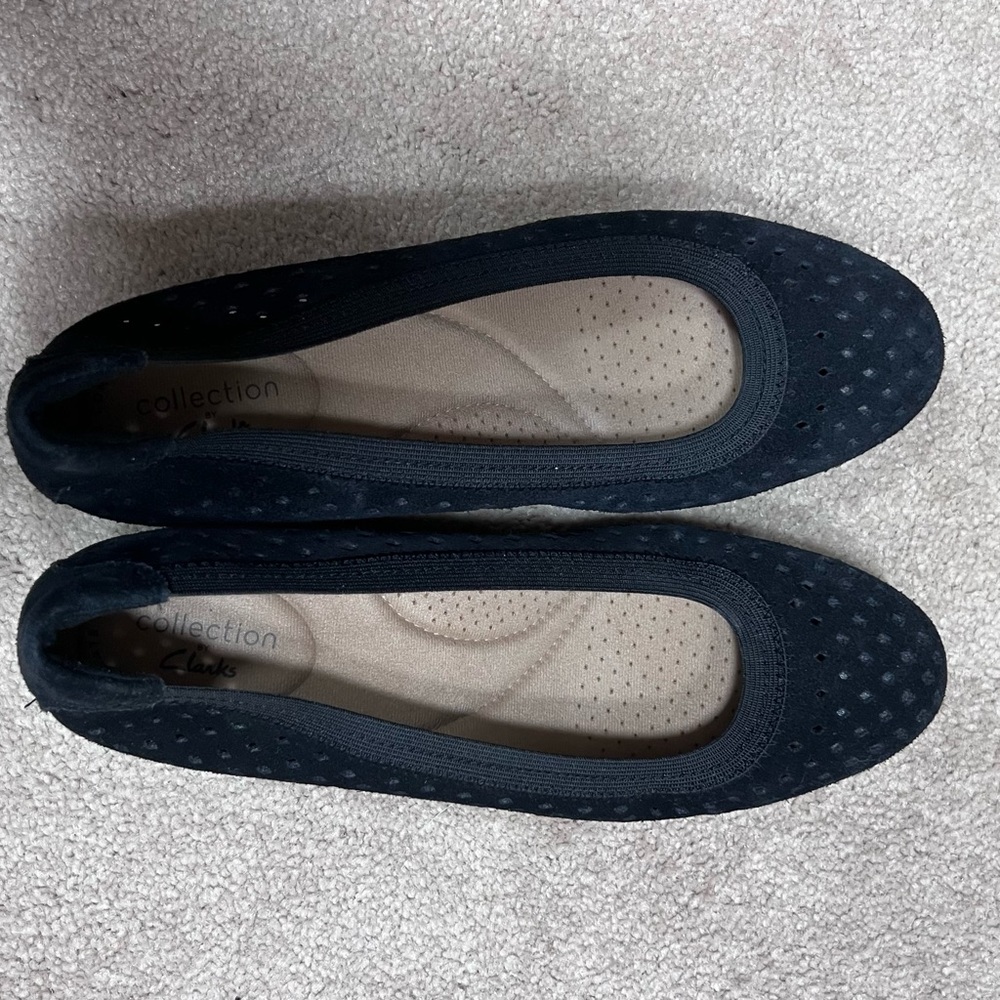 Never worn black Clarks wedge loafer
